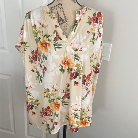 white birch Tops - White Birch Orange Red Floral Mandarin Collar Blouse